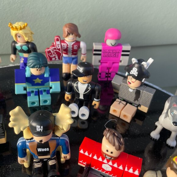 Roblox Action Figure Lot with Accessories Mixed Bundle - Picture 4 of 6